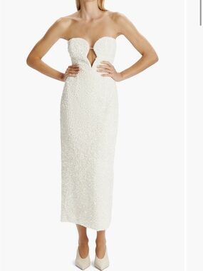 Bardot
Braya Sequin
Strapless Plunge Neck
Midi Dress